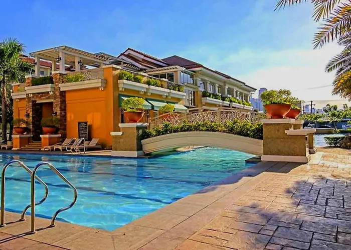 Apartment 2br Italian-inspired Unit, Balcony Pool View Manila