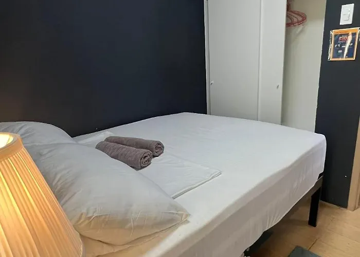 Apartment 2br Italian-inspired Unit, Balcony Pool View Manila